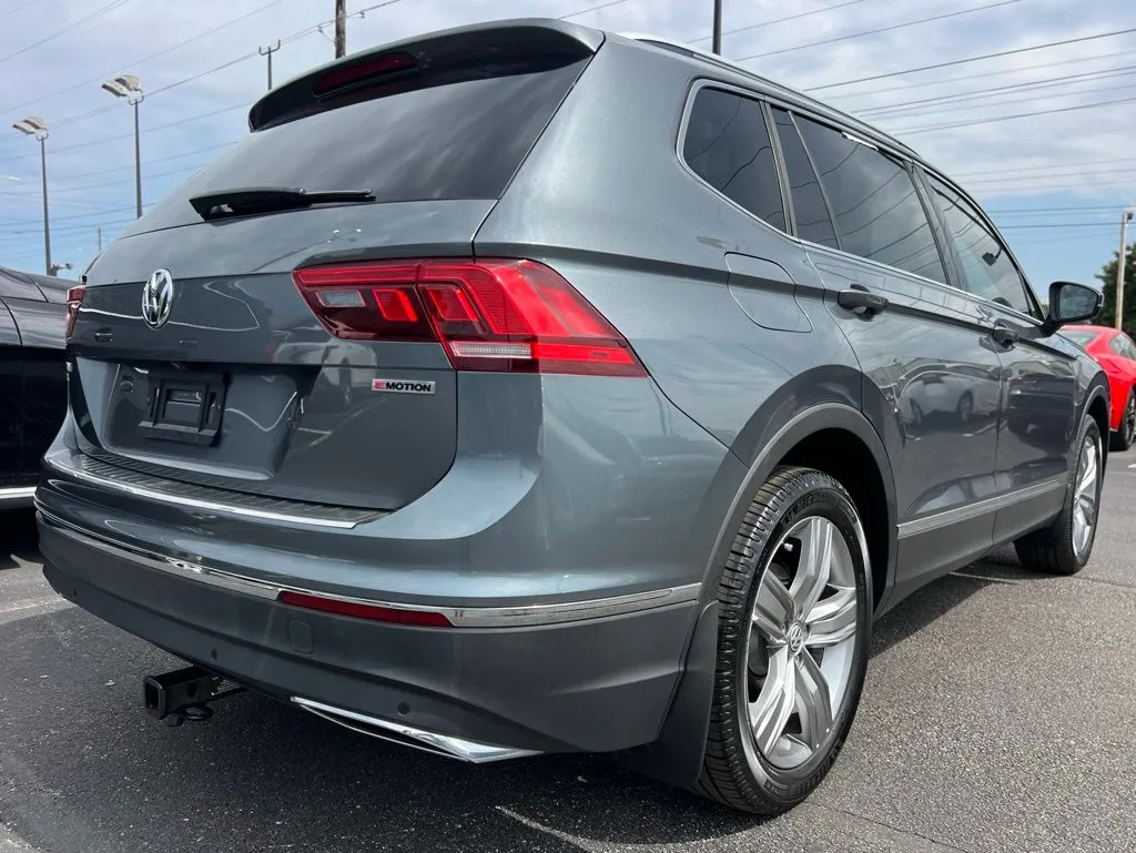2019 Volkswagen Tiguan SEL Premium R-Line photo 3