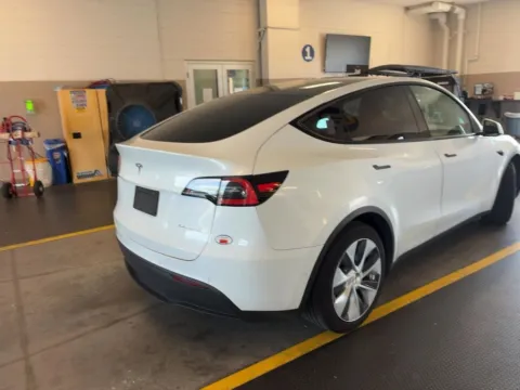 More photos of 2021 Tesla Model Y Long Range at AutoGiant USA Indianapolis, IN