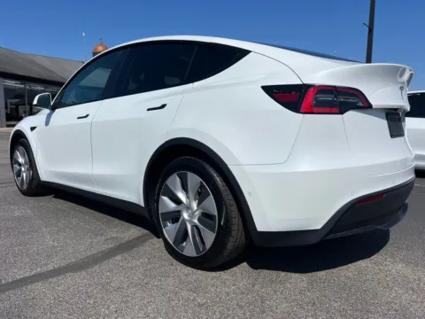 More photos of 2021 Tesla Model Y Long Range at AutoGiant USA Indianapolis, IN