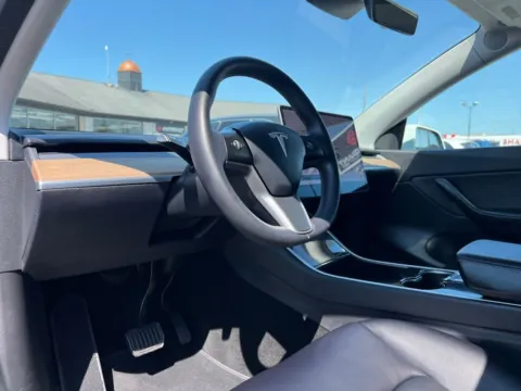 Photos of 2021 Tesla Model Y Long Range for sale in Indianapolis, IN at AutoGiant USA Indianapolis