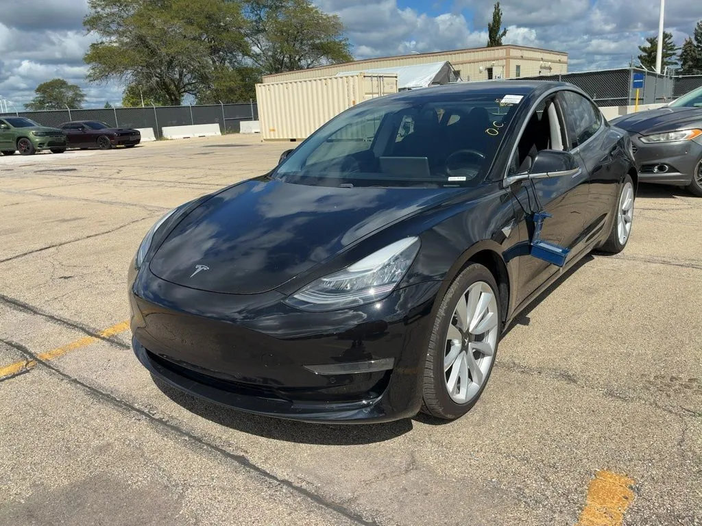 Black 2018 Tesla Model 3 Mid Range for sale in Indianapolis, IN