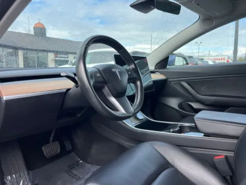 Photos of 2018 Tesla Model 3 Long Range for sale in Indianapolis, IN at AutoGiant USA Indianapolis