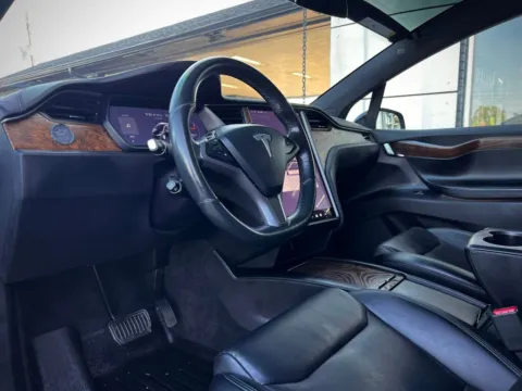 Photos of 2020 Tesla Model X Long Range for sale in Indianapolis, IN at AutoGiant USA Indianapolis