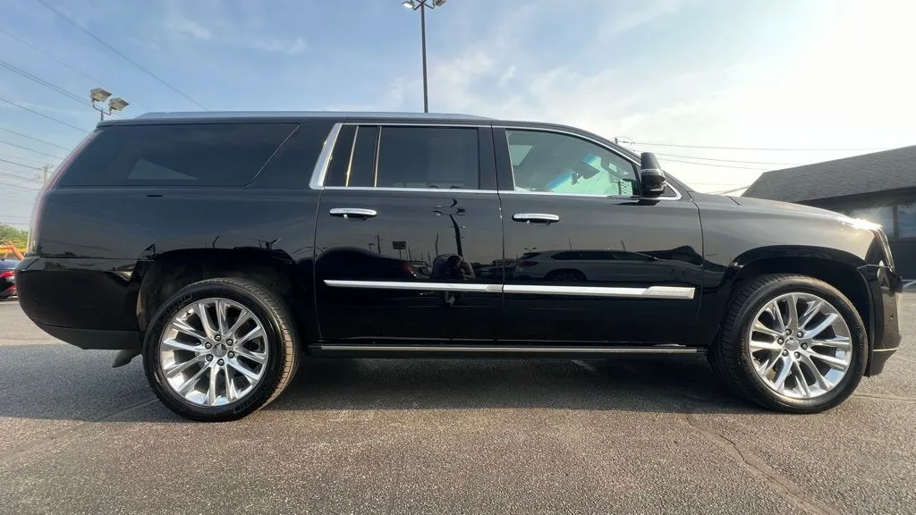 2020 Cadillac Escalade ESV Premium photo 3