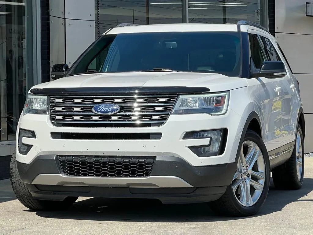 White 2016 Ford Explorer XLT for sale in Indianapolis, IN