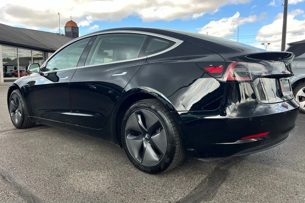 2018 Tesla Model 3 Long Range photo 2