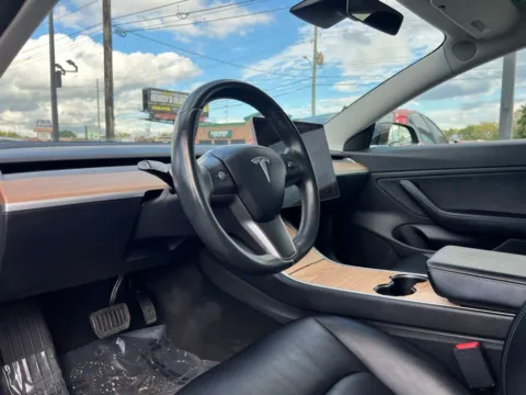 Photos of 2018 Tesla Model 3 Long Range for sale in Indianapolis, IN at AutoGiant USA Indianapolis