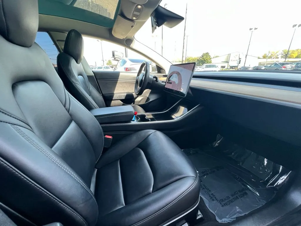2018 Tesla Model 3 Mid Range photo 29