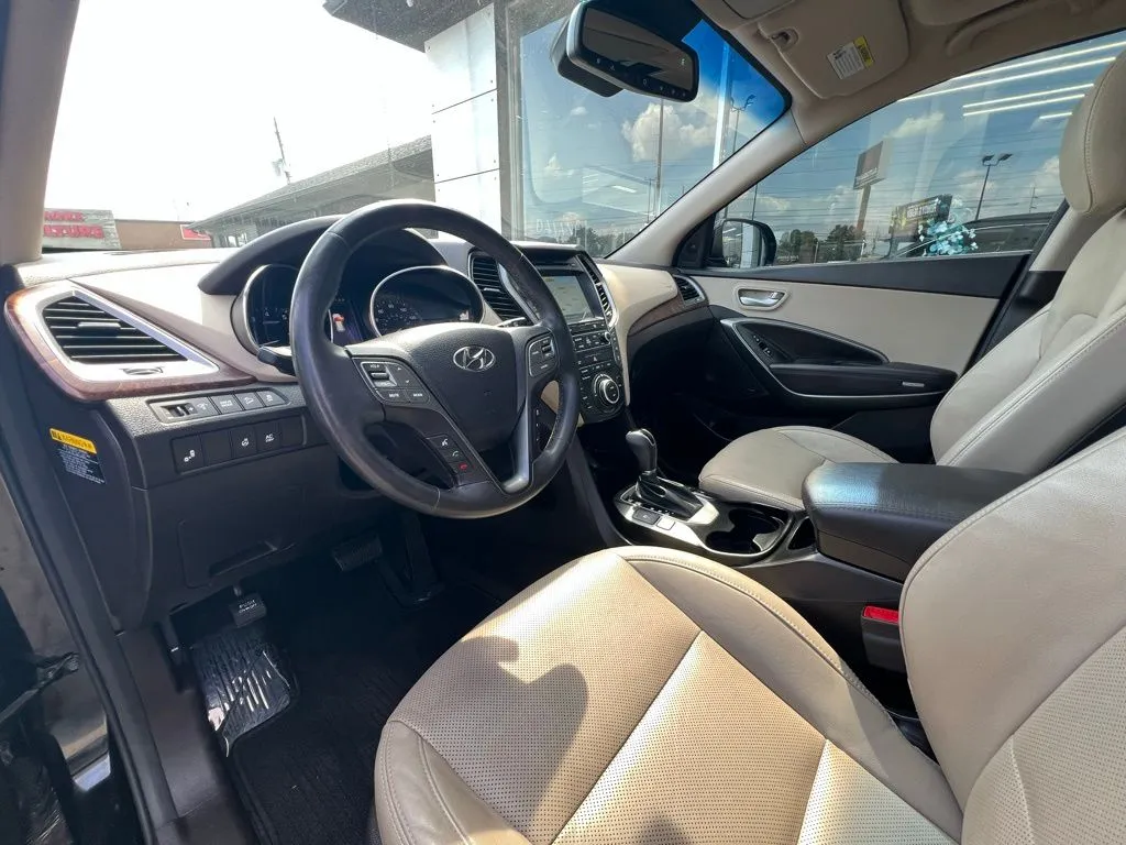 2017 Hyundai Santa Fe SE Ultimate photo 4