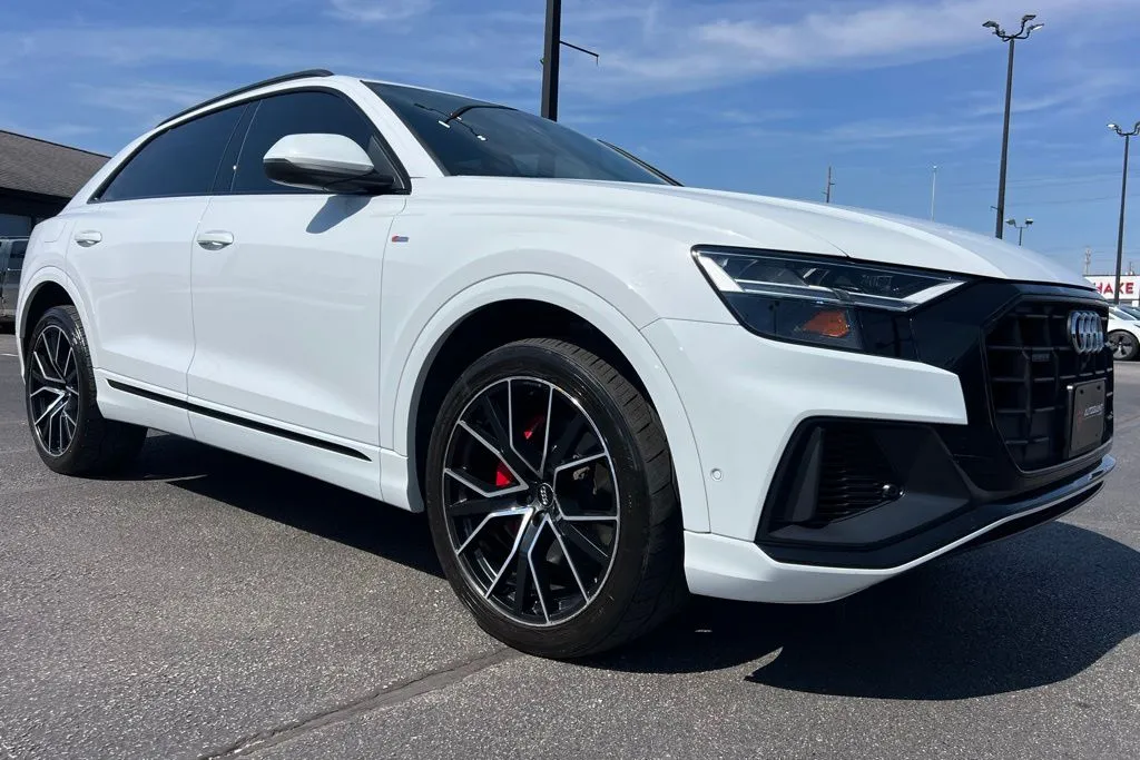 2020 Audi Q8 55 Premium Plus photo 3