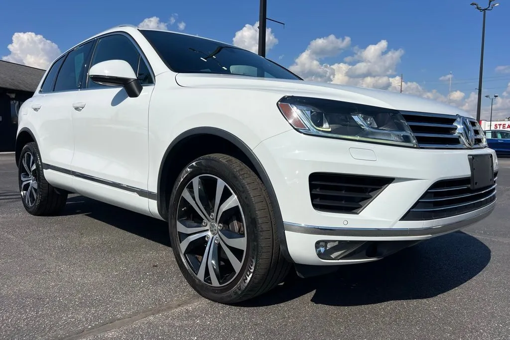 2017 Volkswagen Touareg Wolfsburg Edition photo 4