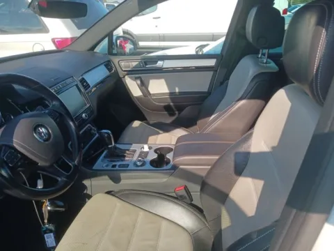 More photos of 2017 Volkswagen Touareg V6 at AutoGiant USA Indianapolis, IN