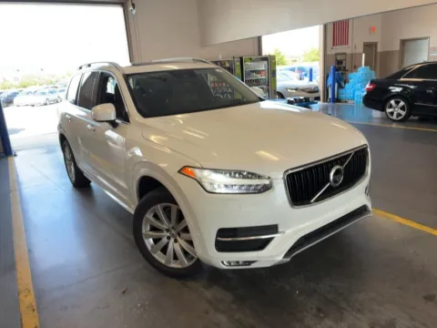 Photos of 2019 Volvo XC90 T6 Momentum for sale in Indianapolis, IN at AutoGiant USA Indianapolis