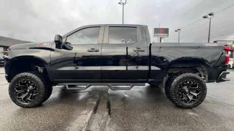 Another view of 2021 Chevrolet Silverado 1500 Custom Trail Boss for sale in Indianapolis, IN at AutoGiant USA Indianapolis