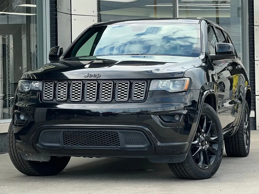 Black 2018 Jeep Grand Cherokee Altitude for sale in Indianapolis, IN