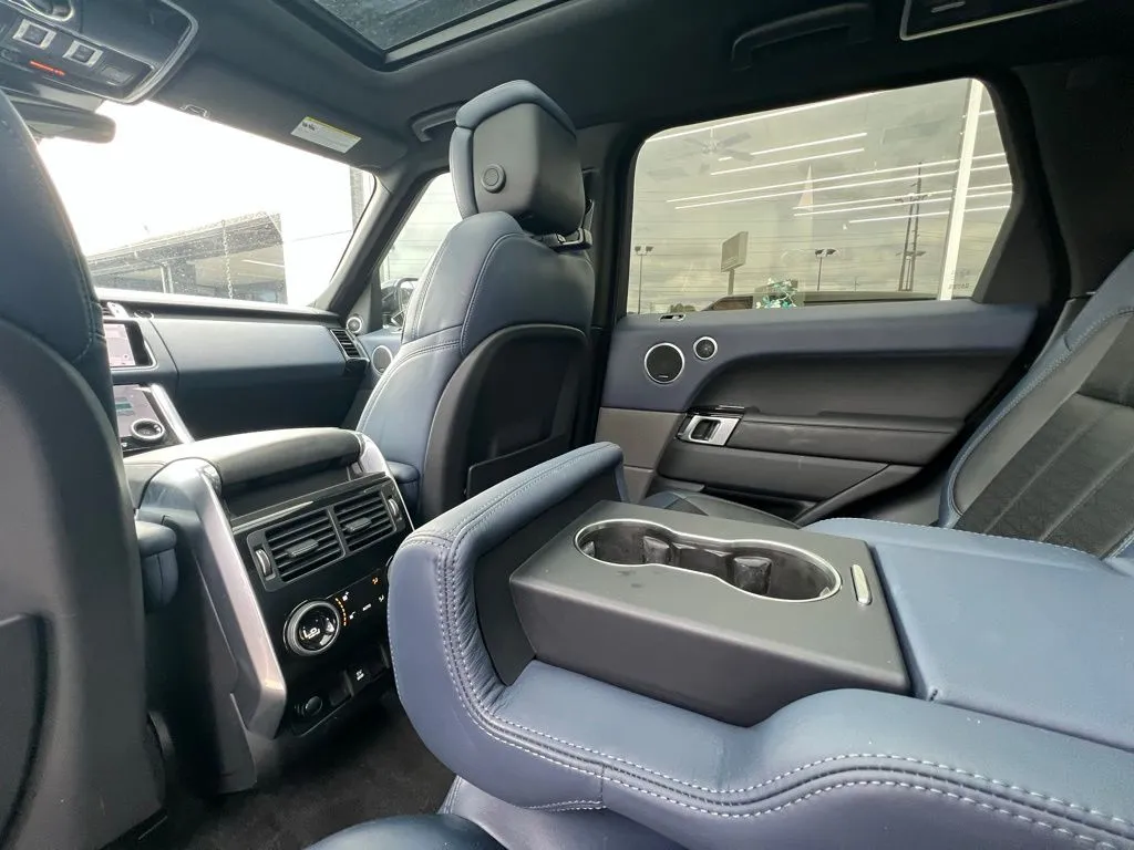 2018 Land Rover Range Rover Sport HSE Dynamic photo 2