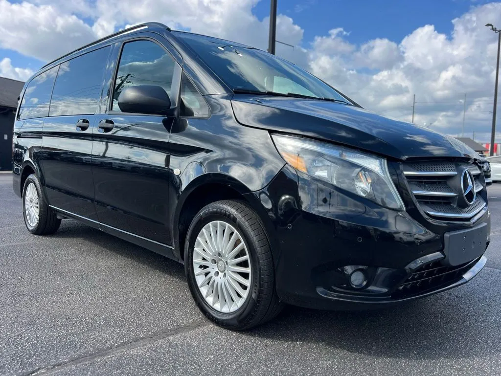 2018 Mercedes Benz Metris Passenger photo 4