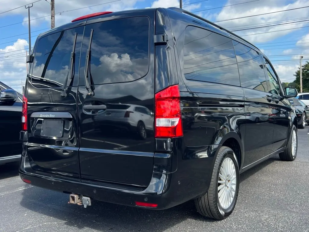 2018 Mercedes Benz Metris Passenger photo 3