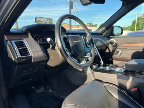 Photos of 2019 Land Rover Discovery HSE for sale in Indianapolis, IN at AutoGiant USA Indianapolis