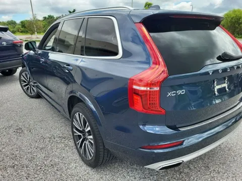 Photos of 2020 Volvo XC90 T6 Momentum for sale in Indianapolis, IN at AutoGiant USA Indianapolis