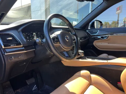 Photos of 2017 Volvo XC90 T6 Momentum for sale in Indianapolis, IN at AutoGiant USA Indianapolis