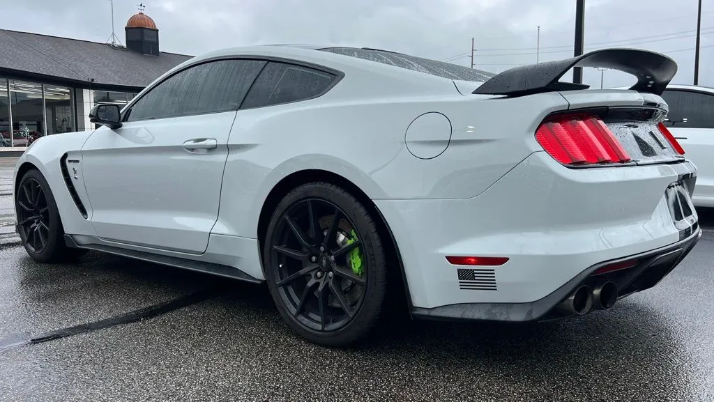 2016 Ford Mustang Shelby GT350 photo 2