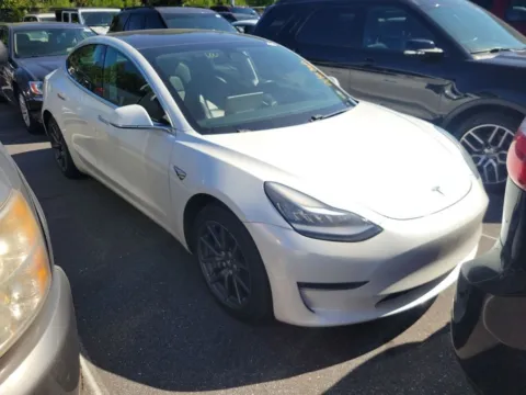 Photos of 2019 Tesla Model 3 Long Range for sale in Indianapolis, IN at AutoGiant USA Indianapolis