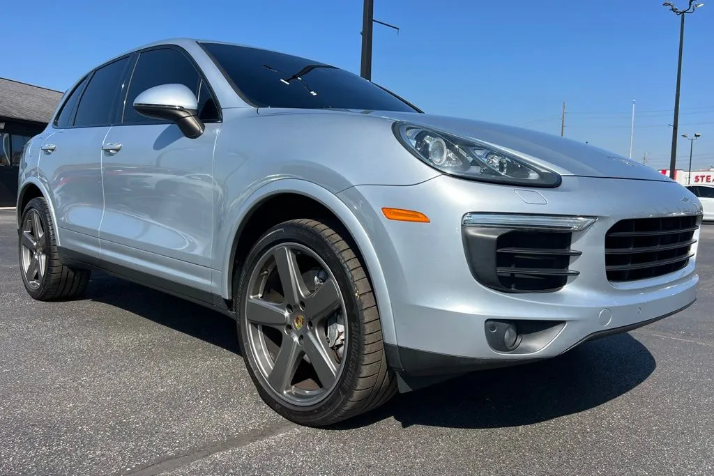 2018 Porsche Cayenne Base photo 3