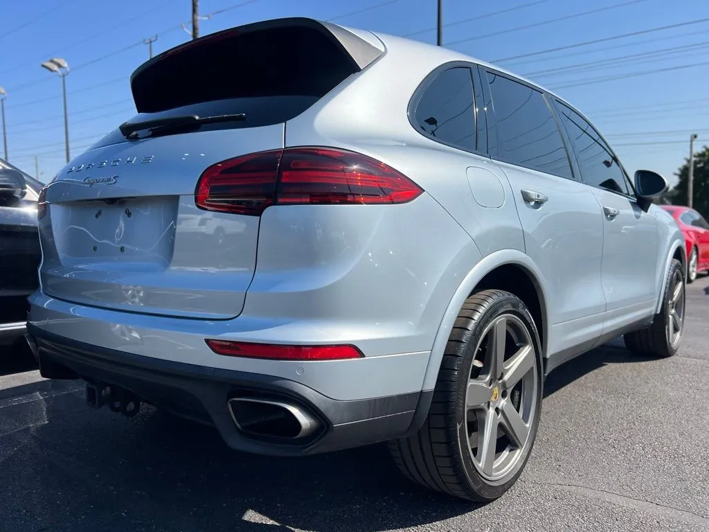 2018 Porsche Cayenne Base photo 2