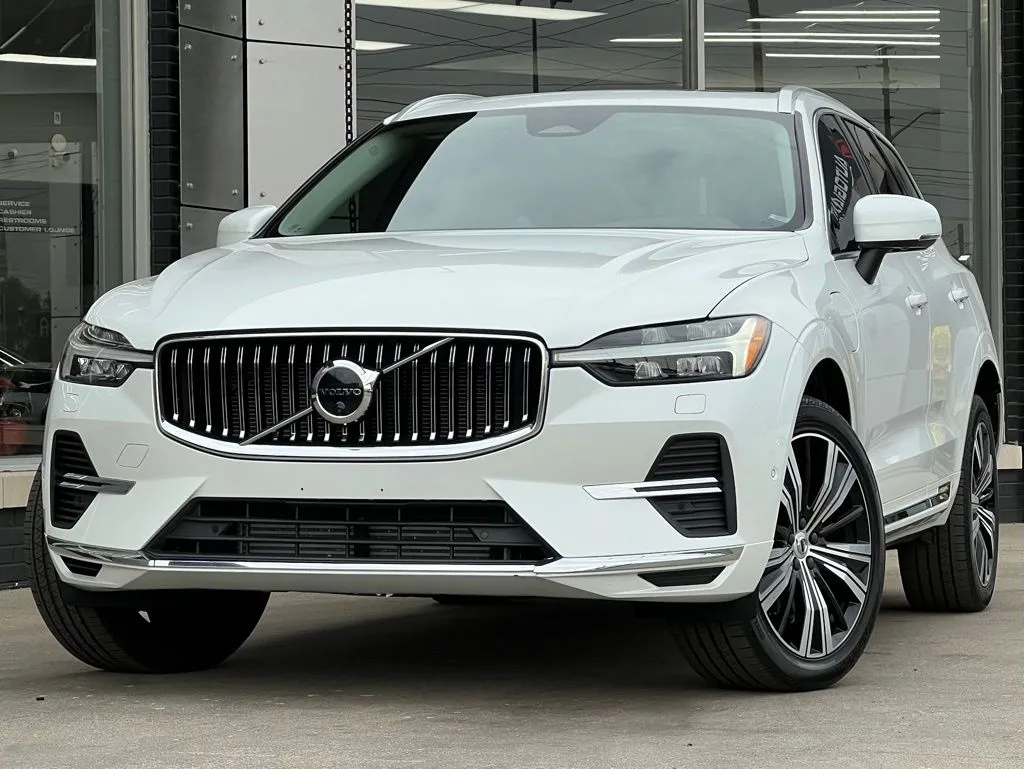 White 2022 Volvo XC60 Recharge Plug-In Hybrid T8 Inscription for sale in Indianapolis, IN