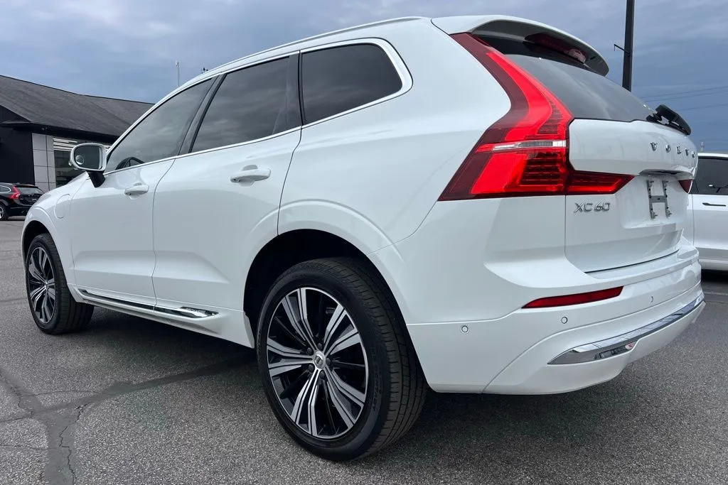 2022 Volvo XC60 Recharge T8 Inscription photo 2