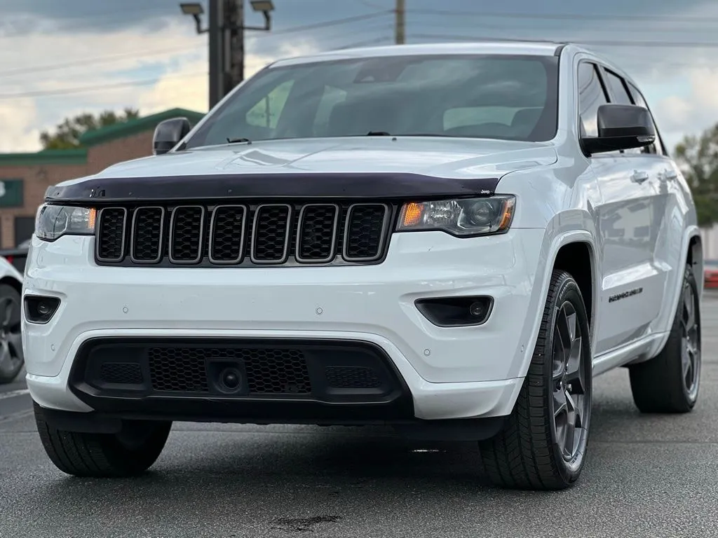 2021 Jeep Grand Cherokee Anniversary Edition photo 3
