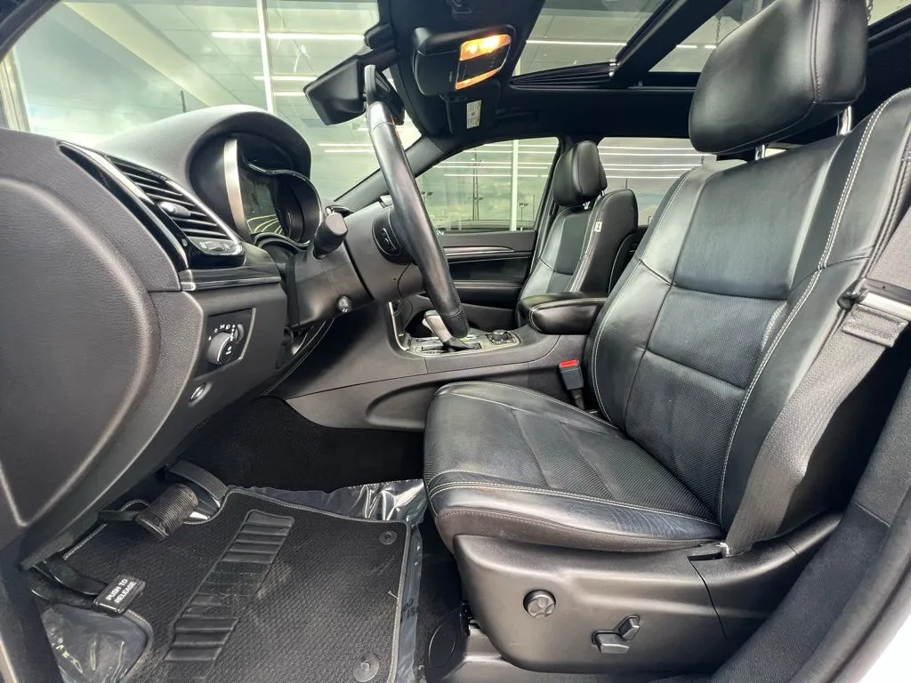 2021 Jeep Grand Cherokee Anniversary Edition photo 4
