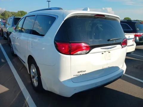 More photos of 2018 Chrysler Pacifica Touring L at AutoGiant USA Indianapolis, IN