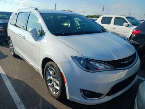 Photos of 2018 Chrysler Pacifica Touring L for sale in Indianapolis, IN at AutoGiant USA Indianapolis