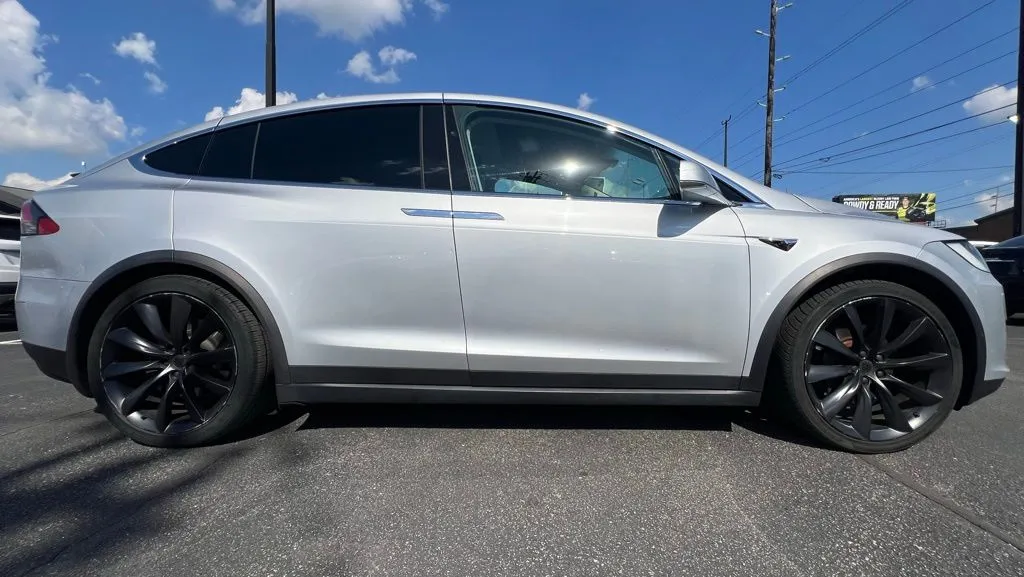2018 Tesla Model X 75D photo 4