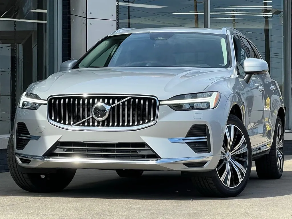 Silver 2022 Volvo XC60 Recharge Plug-In Hybrid T8 Inscription for sale in Indianapolis, IN