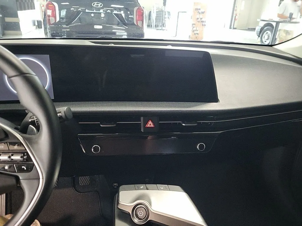 2022 Kia EV6 Light photo 6
