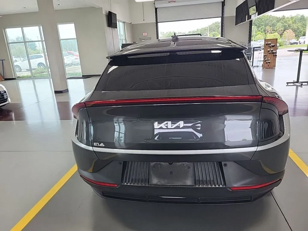 2022 Kia EV6 Light photo 7