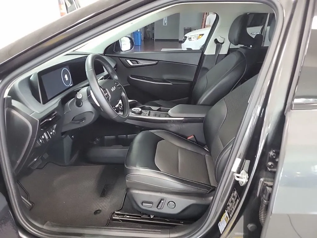 2022 Kia EV6 Light photo 8