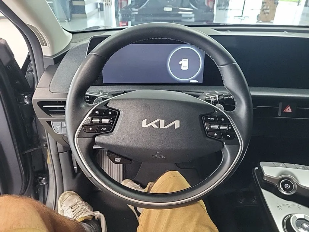 2022 Kia EV6 Light photo 3