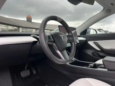 Photos of 2018 Tesla Model 3 Long Range for sale in Indianapolis, IN at AutoGiant USA Indianapolis