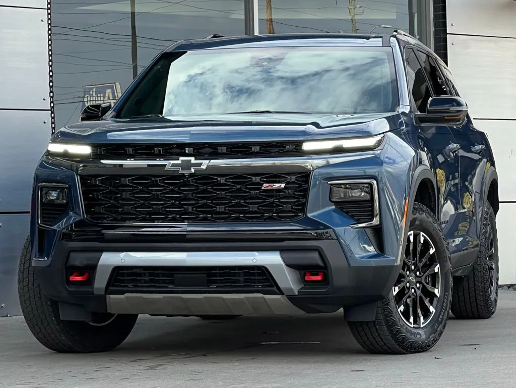 Blue 2025 Chevrolet Traverse Z71 for sale in Indianapolis, IN