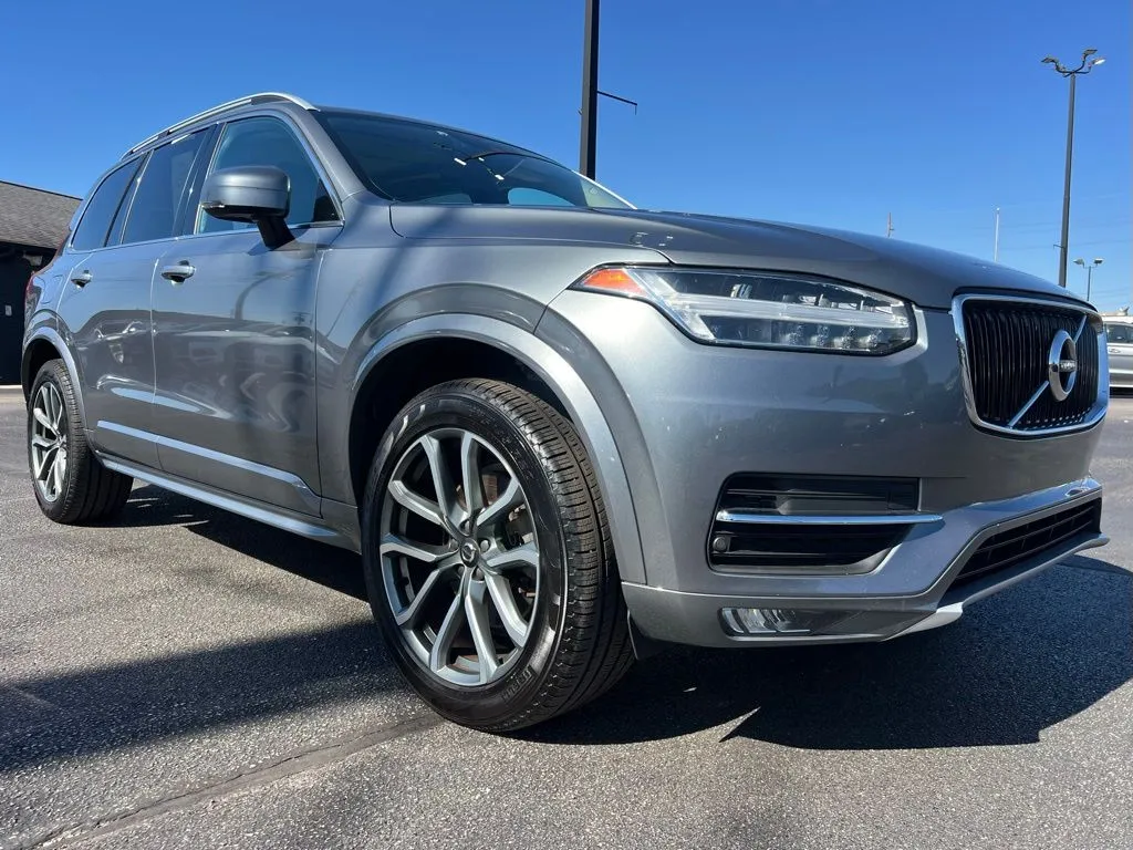 2019 Volvo XC90 T5 Momentum photo 3