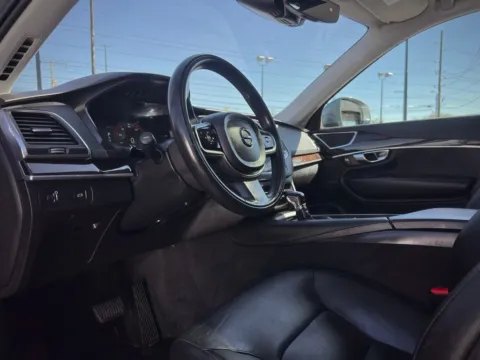 Photos of 2019 Volvo XC90 T5 Momentum for sale in Indianapolis, IN at AutoGiant USA Indianapolis