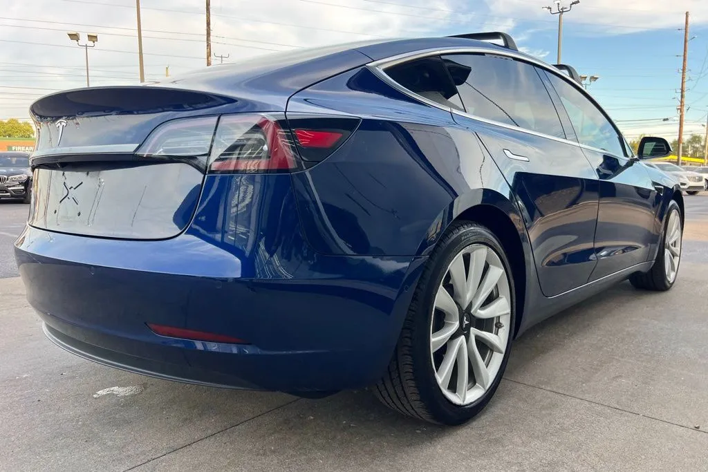 2018 Tesla Model 3 Mid Range photo 3