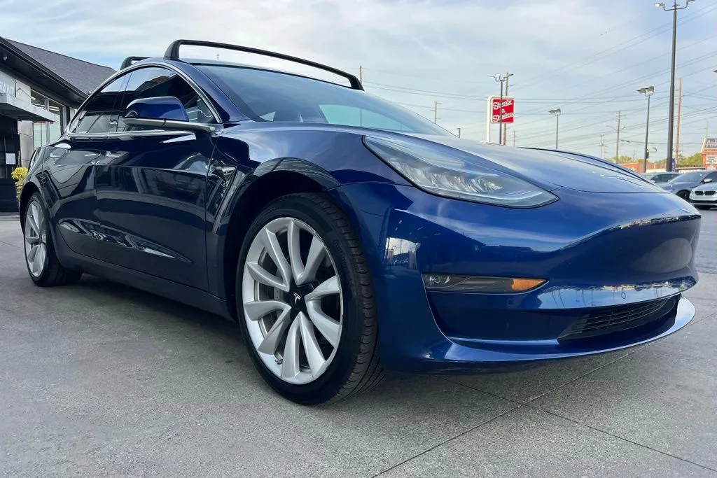 2018 Tesla Model 3 Mid Range photo 4