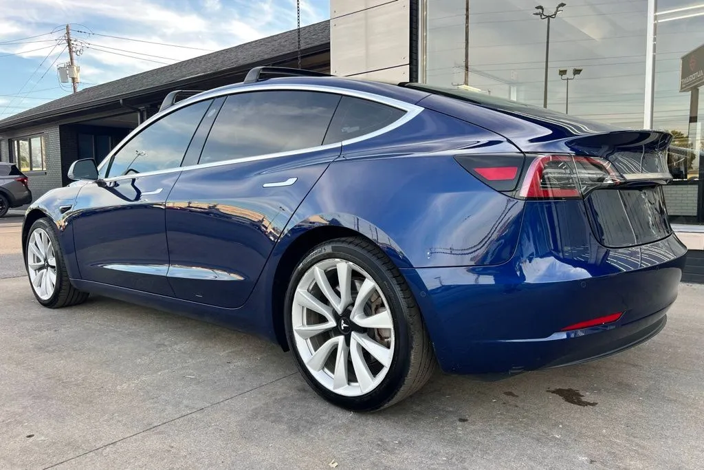 2018 Tesla Model 3 Mid Range photo 2
