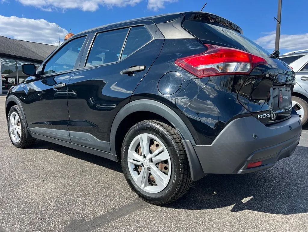 2020 Nissan Kicks S photo 3