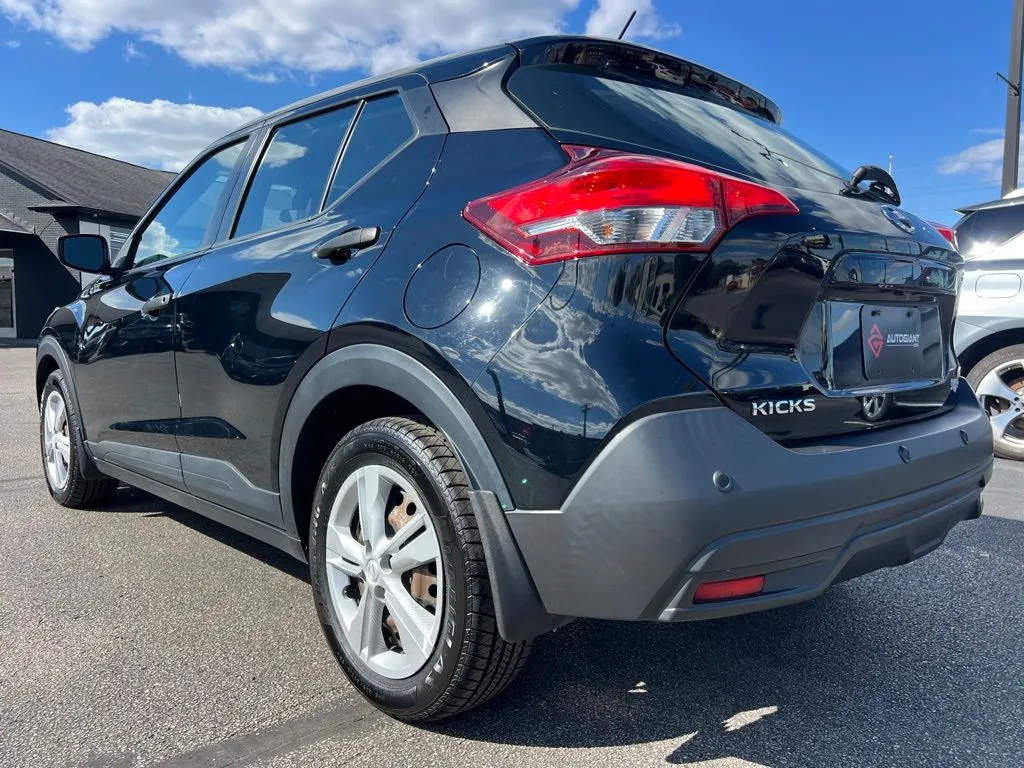 2020 Nissan Kicks S photo 4
